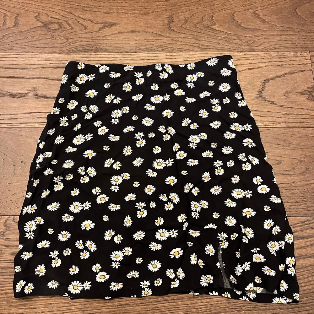 Black floral skirt with daisies